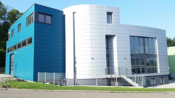 Lagerhalle mit Bürotrakt